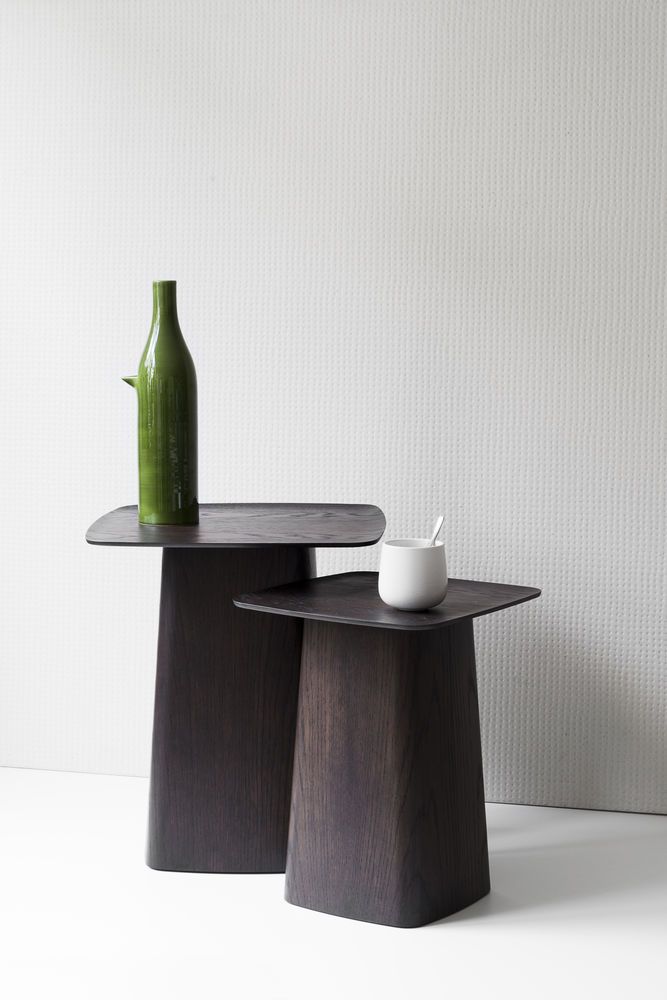petite table d'appoint Wooden Side Table Vitra chêne foncé design Ronan et Erwan Bouroullec showroom Kazuo Biarritz